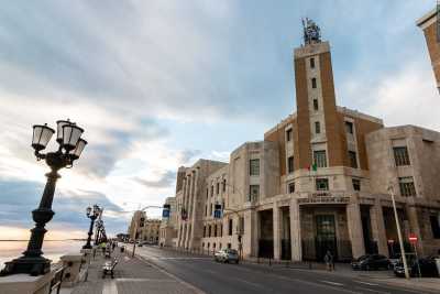 Bari, il Palazzo dell'Aeronautica: tempio del volo che fu "fatale" a Marlene Dietrich